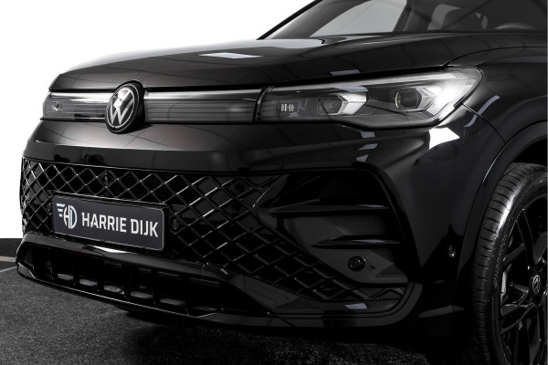 Volkswagen Tiguan 1.5 eHybrid R-Line Edition 272 PK | Black Style | 15 inch Navi | Elek. Trekhaak | IQ Light | S/K-Panodak | Dig. Cockpit | Adapt. Cruise | Stoel-+Stuurverw. | 360 Camera | NAV + App. Connect | ECC | Elek. Klep | LM 20" |