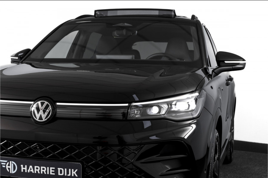 Volkswagen Tiguan 1.5 eHybrid R-Line Edition 272 PK | Black Style | 15 inch Navi | Elek. Trekhaak | IQ Light | S/K-Panodak | Dig. Cockpit | Adapt. Cruise | Stoel-+Stuurverw. | 360 Camera | NAV + App. Connect | ECC | Elek. Klep | LM 20" |