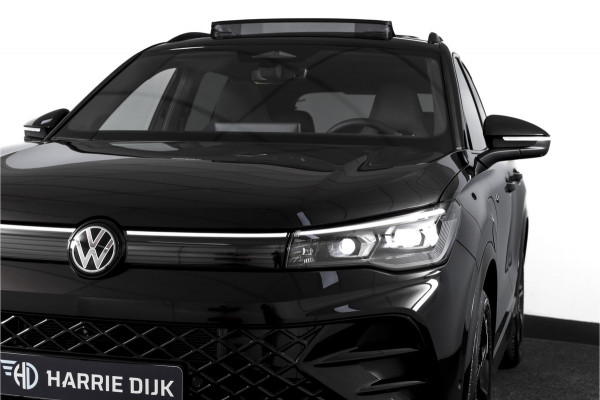 Volkswagen Tiguan 1.5 eHybrid R-Line Edition 272 PK | Black Style | 15 inch Navi | Elek. Trekhaak | IQ Light | S/K-Panodak | Dig. Cockpit | Adapt. Cruise | Stoel-+Stuurverw. | 360 Camera | NAV + App. Connect | ECC | Elek. Klep | LM 20" |