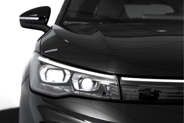 Volkswagen Tiguan 1.5 eHybrid R-Line Edition 272 PK | Black Style | 15 inch Navi | Elek. Trekhaak | IQ Light | S/K-Panodak | Dig. Cockpit | Adapt. Cruise | Stoel-+Stuurverw. | 360 Camera | NAV + App. Connect | ECC | Elek. Klep | LM 20" |
