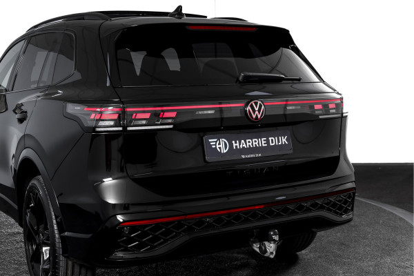 Volkswagen Tiguan 1.5 eHybrid R-Line Edition 272 PK | Black Style | 15 inch Navi | Elek. Trekhaak | IQ Light | S/K-Panodak | Dig. Cockpit | Adapt. Cruise | Stoel-+Stuurverw. | 360 Camera | NAV + App. Connect | ECC | Elek. Klep | LM 20" |