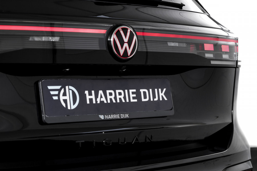 Volkswagen Tiguan 1.5 eHybrid R-Line Edition 272 PK | Black Style | 15 inch Navi | Elek. Trekhaak | IQ Light | S/K-Panodak | Dig. Cockpit | Adapt. Cruise | Stoel-+Stuurverw. | 360 Camera | NAV + App. Connect | ECC | Elek. Klep | LM 20" |