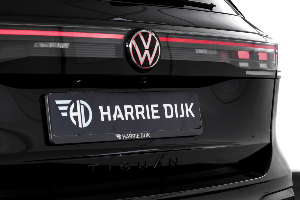 Volkswagen Tiguan 1.5 eHybrid R-Line Edition 272 PK | Black Style | 15 inch Navi | Elek. Trekhaak | IQ Light | S/K-Panodak | Dig. Cockpit | Adapt. Cruise | Stoel-+Stuurverw. | 360 Camera | NAV + App. Connect | ECC | Elek. Klep | LM 20" |