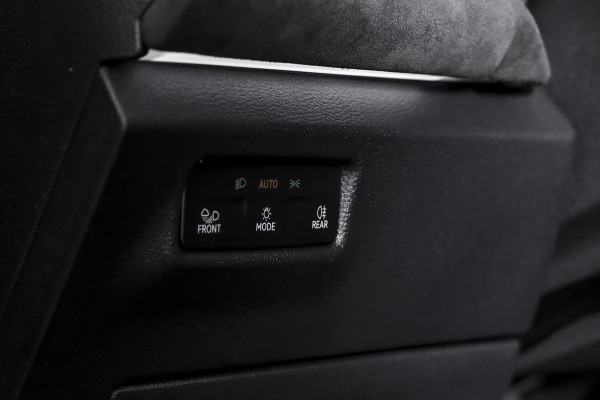 Volkswagen Tiguan 1.5 eHybrid R-Line Edition 272 PK | Black Style | 15 inch Navi | Elek. Trekhaak | IQ Light | S/K-Panodak | Dig. Cockpit | Adapt. Cruise | Stoel-+Stuurverw. | 360 Camera | NAV + App. Connect | ECC | Elek. Klep | LM 20" |