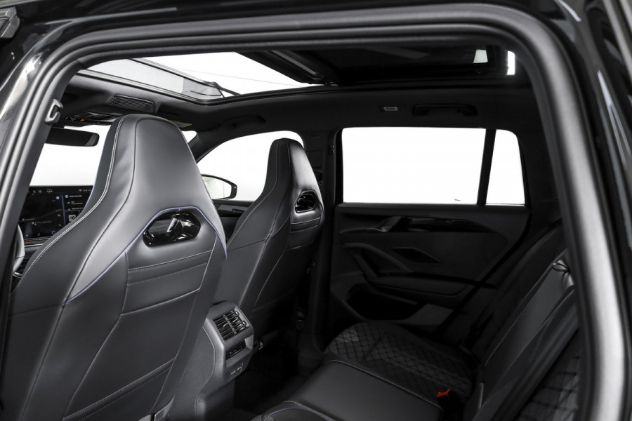 Volkswagen Tiguan 1.5 eHybrid R-Line Edition 272 PK | Black Style | 15 inch Navi | Elek. Trekhaak | IQ Light | S/K-Panodak | Dig. Cockpit | Adapt. Cruise | Stoel-+Stuurverw. | 360 Camera | NAV + App. Connect | ECC | Elek. Klep | LM 20" |