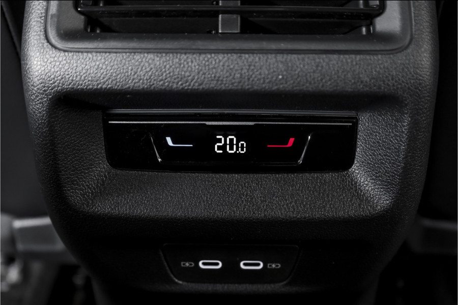 Volkswagen Tiguan 1.5 eHybrid R-Line Edition 272 PK | Black Style | 15 inch Navi | Elek. Trekhaak | IQ Light | S/K-Panodak | Dig. Cockpit | Adapt. Cruise | Stoel-+Stuurverw. | 360 Camera | NAV + App. Connect | ECC | Elek. Klep | LM 20" |