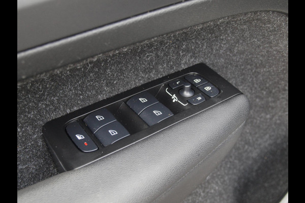 Volvo XC40 Recharge P8 AWD R-Design | Camera | Warmtepomp | Apple Carplay | Cruise Control |