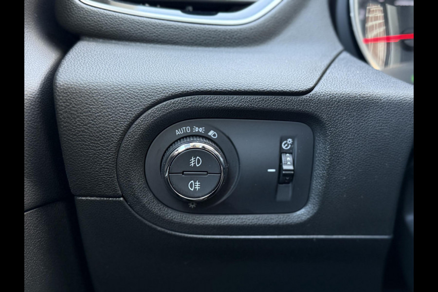 Opel Grandland X 1.2 Turbo Ultimate Navi|Camera|Carplay|Clima|Stoelverw V+A|Cruise|D-riem v.v in 2025|Trekhaak|N.A.P|APK tot 05-2027