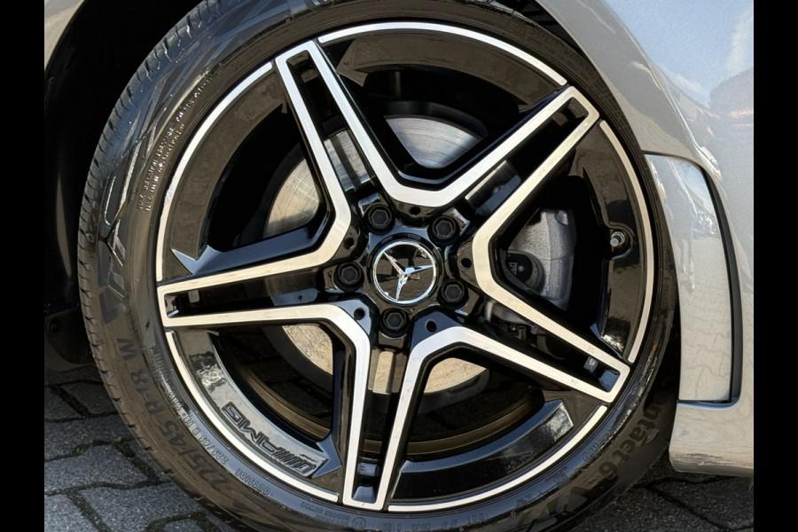 Mercedes-Benz A-Klasse 180 Business Solution AMG | Pano | CarPlay | Ambient Light | Camera | 18 inch