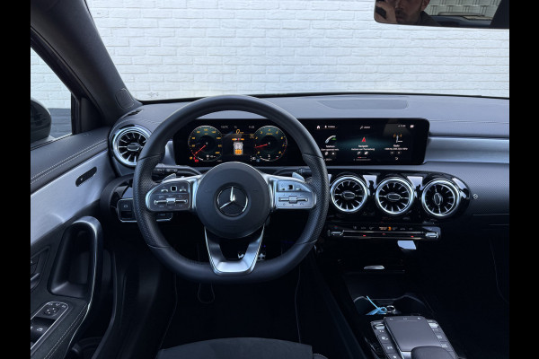 Mercedes-Benz A-Klasse 180 Business Solution AMG | Pano | CarPlay | Ambient Light | Camera | 18 inch