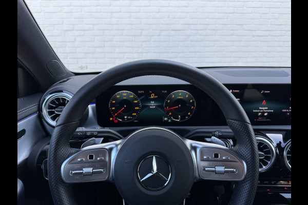 Mercedes-Benz A-Klasse 180 Business Solution AMG | Pano | CarPlay | Ambient Light | Camera | 18 inch