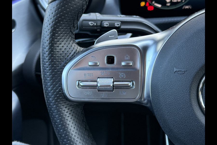 Mercedes-Benz A-Klasse 180 Business Solution AMG | Pano | CarPlay | Ambient Light | Camera | 18 inch