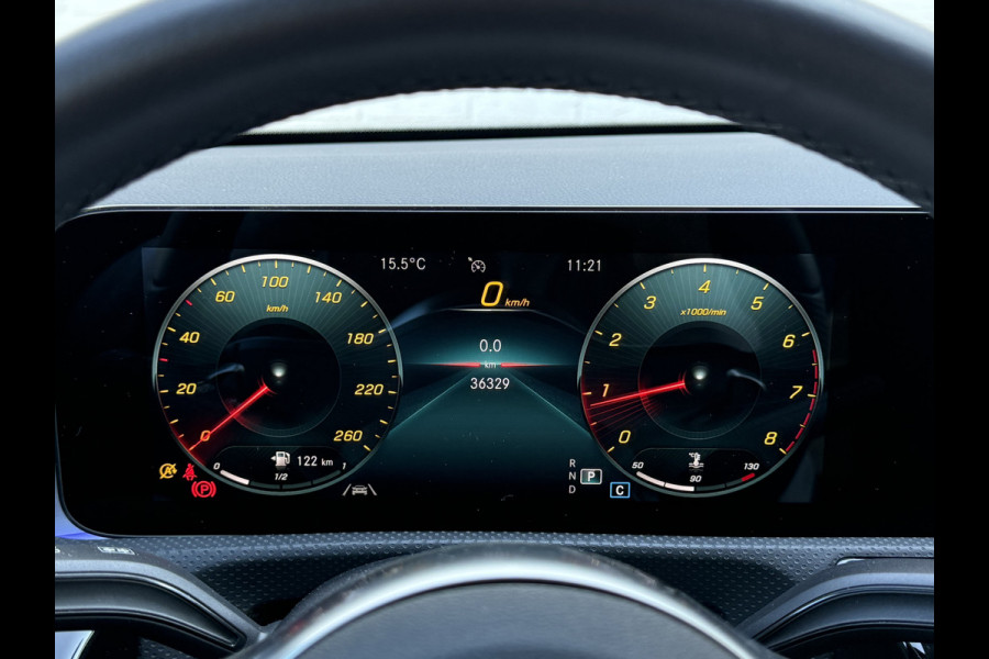 Mercedes-Benz A-Klasse 180 Business Solution AMG | Pano | CarPlay | Ambient Light | Camera | 18 inch