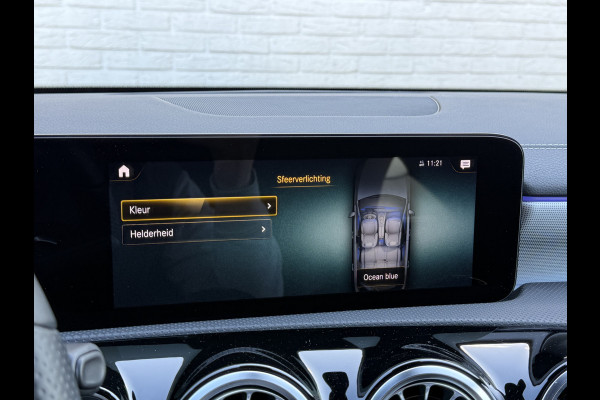 Mercedes-Benz A-Klasse 180 Business Solution AMG | Pano | CarPlay | Ambient Light | Camera | 18 inch