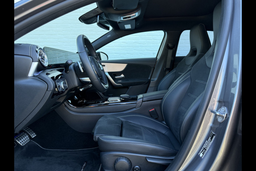Mercedes-Benz A-Klasse 180 Business Solution AMG | Pano | CarPlay | Ambient Light | Camera | 18 inch