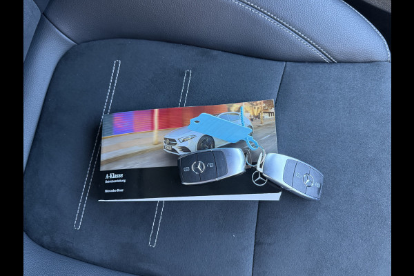 Mercedes-Benz A-Klasse 180 Business Solution AMG | Pano | CarPlay | Ambient Light | Camera | 18 inch