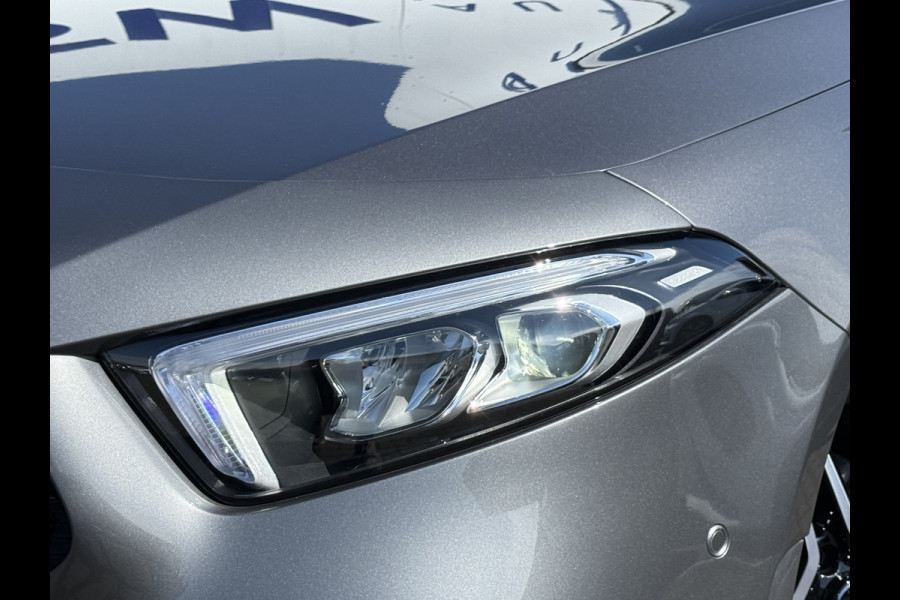 Mercedes-Benz A-Klasse 180 Business Solution AMG | Pano | CarPlay | Ambient Light | Camera | 18 inch