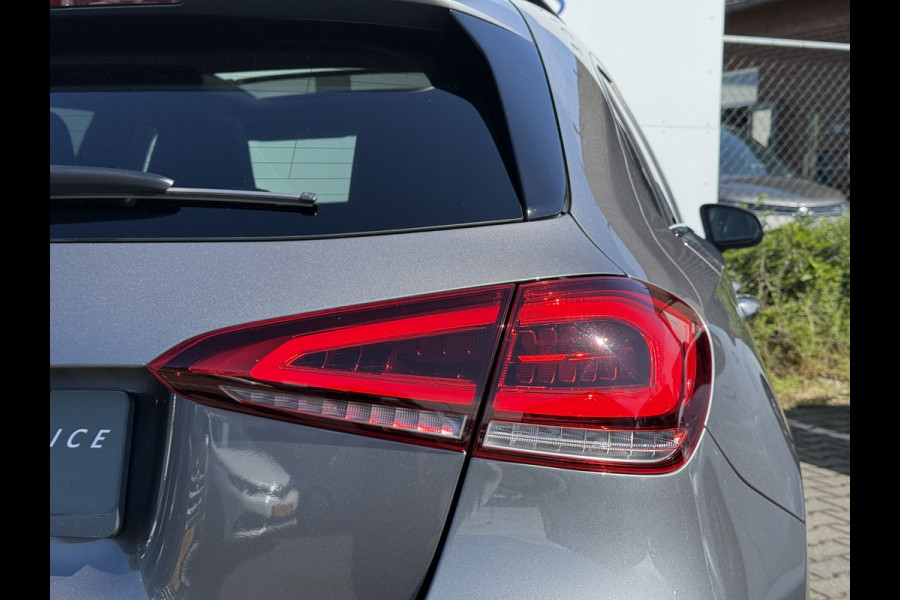Mercedes-Benz A-Klasse 180 Business Solution AMG | Pano | CarPlay | Ambient Light | Camera | 18 inch