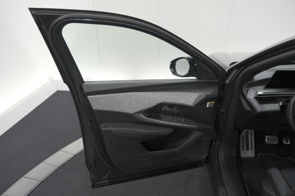 Peugeot 5008 1.2 Hybrid 136 GT | Adaptieve Cruise Control | Camera | Elektrische Kofferklep | Stoelverwarming