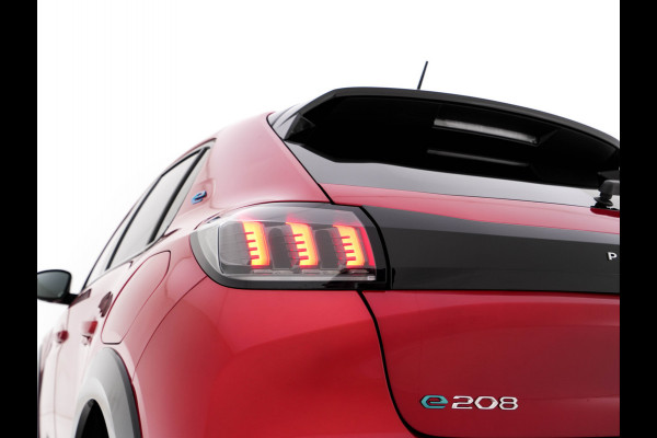 Peugeot e-208 EV GT Pack 50 kWh [ 3-Fase-11kW ] {SOH-88%] (INCL-BTW) *HEATPUMP | FULL-LED | DIGI-COCKPIT | BLINDSPOT | CAMERA | LEATHER-ALCANTARA | AMBIENTLIGHT | NAVI-FULLMAP | LANE-ASSIST | KEYLESS | DAB | CCS-FASTLOADER | HEATED-SPORTSEATS | PRIV