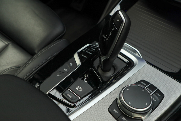 BMW X4 M40i HUD Panodak 360° Harman K Leer ACC Navi Keyless Entry & Go Elektr. uitklapbare trekhaak Elektr. bedienbare achterklep Memory seats Climate voor & achter PDC Zwarte hemelbekleding 21 inch LM v