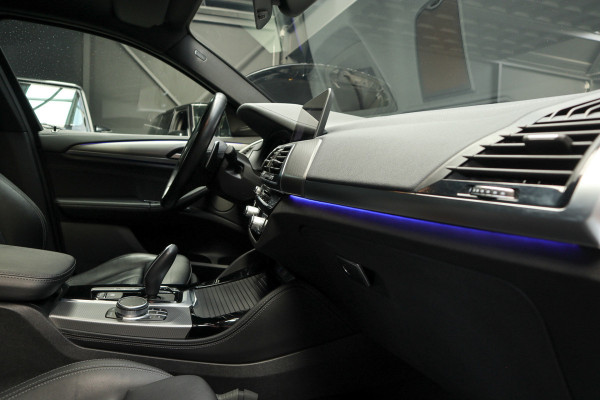 BMW X4 M40i HUD Panodak 360° Harman K Leer ACC Navi Keyless Entry & Go Elektr. uitklapbare trekhaak Elektr. bedienbare achterklep Memory seats Climate voor & achter PDC Zwarte hemelbekleding 21 inch LM v