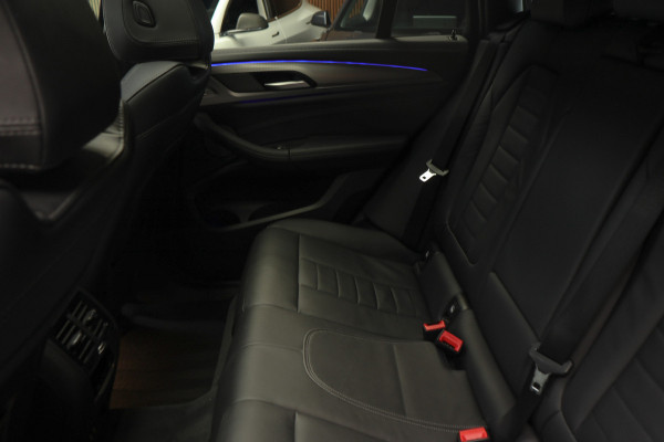 BMW X4 M40i HUD Panodak 360° Harman K Leer ACC Navi Keyless Entry & Go Elektr. uitklapbare trekhaak Elektr. bedienbare achterklep Memory seats Climate voor & achter PDC Zwarte hemelbekleding 21 inch LM v