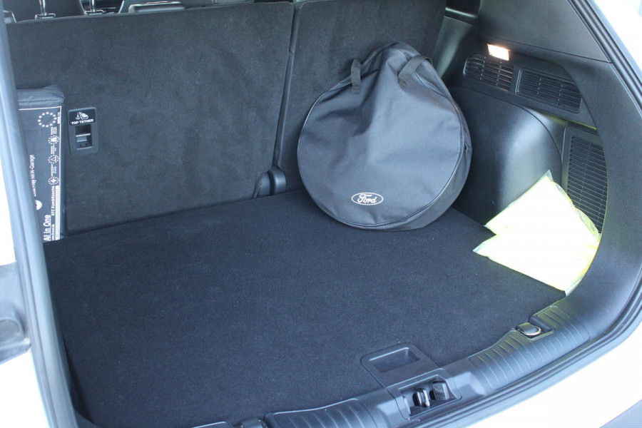 Ford Kuga 2.5 PHEV Titanium | Stoel + Stuurverwarming | Adaptive Cruise Control | Full LED | Camera | Head-Up Display | BLIS |