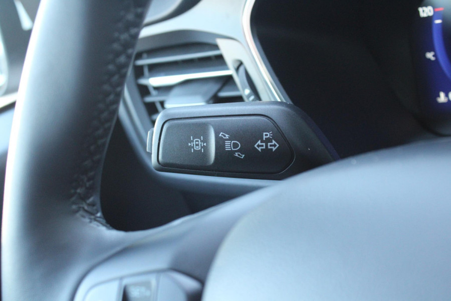 Ford Kuga 2.5 PHEV Titanium | Stoel + Stuurverwarming | Adaptive Cruise Control | Full LED | Camera | Head-Up Display | BLIS |