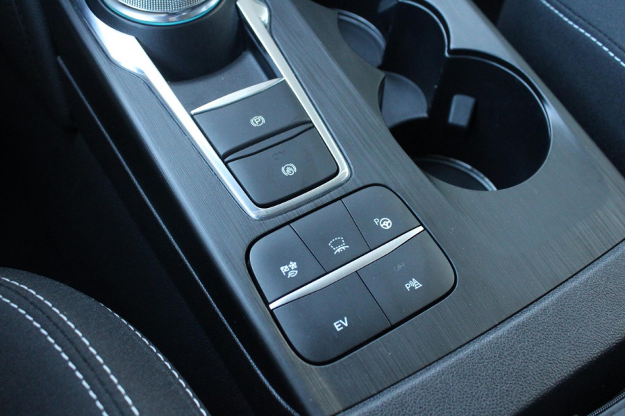 Ford Kuga 2.5 PHEV Titanium | Stoel + Stuurverwarming | Adaptive Cruise Control | Full LED | Camera | Head-Up Display | BLIS |