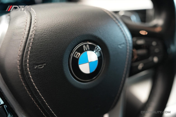 BMW 5 Serie 530e High Executive | Schuifdak | Adaptief cruise