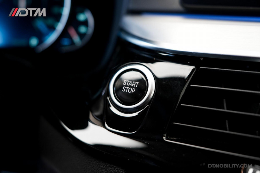 BMW 5 Serie 530e High Executive | Schuifdak | Adaptief cruise