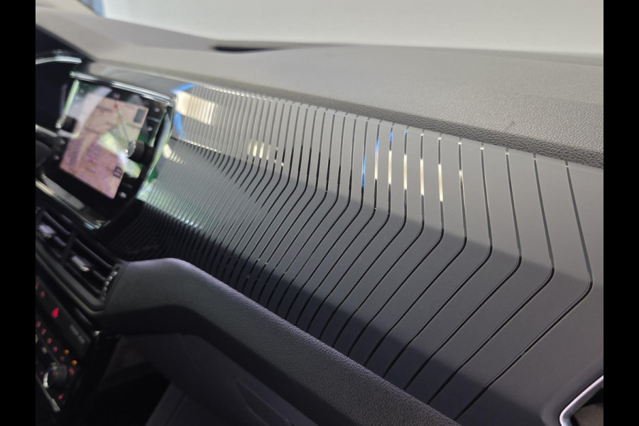 Volkswagen T-Cross 1.0 TSI Style Business R Digitale Cockpit Stoelverwarming Navigatie