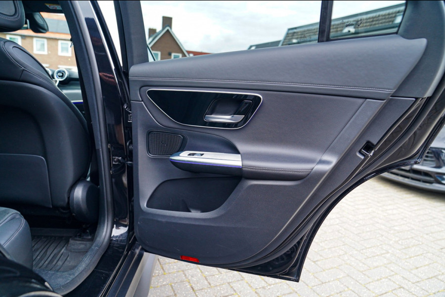 Mercedes-Benz GLC 300e 4MATIC AMG Line | Panorama | 360 Camera | Elektrische trekhaak | Memory