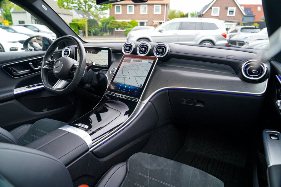 Mercedes-Benz GLC 300e 4MATIC AMG Line | Panorama | 360 Camera | Elektrische trekhaak | Memory