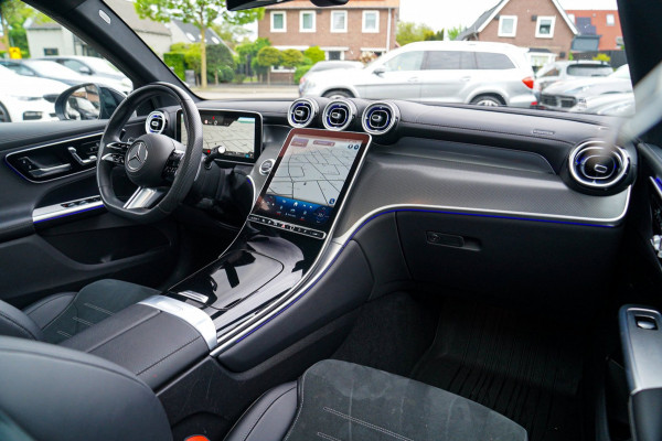 Mercedes-Benz GLC 300e 4MATIC AMG Line | Panorama | 360 Camera | Elektrische trekhaak | Memory