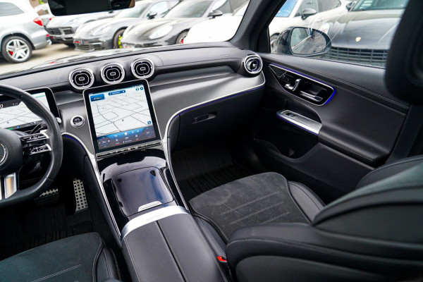 Mercedes-Benz GLC 300e 4MATIC AMG Line | Panorama | 360 Camera | Elektrische trekhaak | Memory