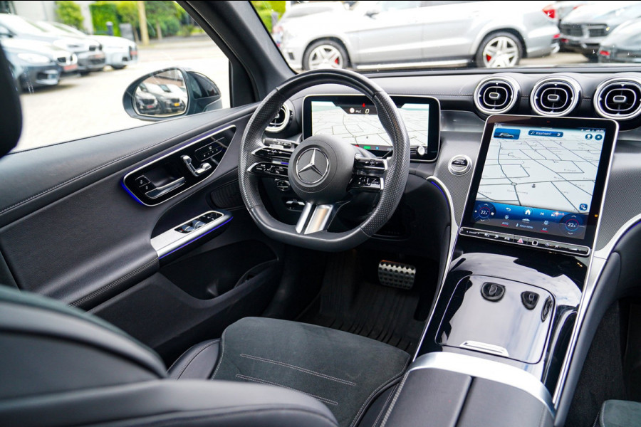 Mercedes-Benz GLC 300e 4MATIC AMG Line | Panorama | 360 Camera | Elektrische trekhaak | Memory