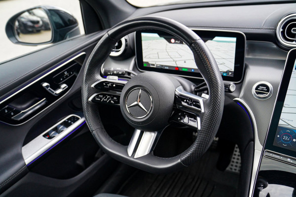 Mercedes-Benz GLC 300e 4MATIC AMG Line | Panorama | 360 Camera | Elektrische trekhaak | Memory