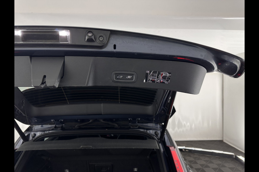 Volvo XC40 Recharge Plus [ 3-Fase-11kW ] {SOH-90%} (INCL-BTW) *HEATPUMP | ADAPTIVE-CRUISE | FULL-LED | BLINDSPOT | HEATED-SPORTSEATS | KEYLESS | DIGI-COCKPIT | CAMERA | PRIVACY-GLASS | ECC | TOWBAR | PDC | 19''ALU*