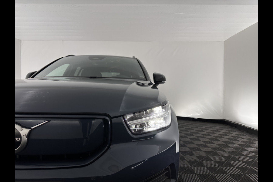 Volvo XC40 Recharge Plus [ 3-Fase-11kW ] {SOH-90%} (INCL-BTW) *HEATPUMP | ADAPTIVE-CRUISE | FULL-LED | BLINDSPOT | HEATED-SPORTSEATS | KEYLESS | DIGI-COCKPIT | CAMERA | PRIVACY-GLASS | ECC | TOWBAR | PDC | 19''ALU*
