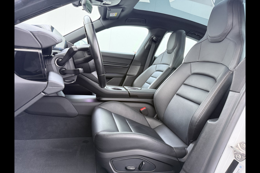 Porsche Taycan Panoramadak Sport chrono pakket Adaptieve luchtvering Bose®-Audio Apple Carplay Android Auto Navi Ecc Camera Pdc Comfortstoelen Stoelverwarming Elek.Achterklep Lmv Led Elek.Stoelen DAB Lane Change Assist ParkAssistent SOH 90% 1e Eigenaar Origineel Nederlandse Auto