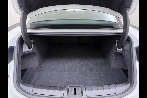 Porsche Taycan Panoramadak Sport chrono pakket Adaptieve luchtvering Bose®-Audio Apple Carplay Android Auto Navi Ecc Camera Pdc Comfortstoelen Stoelverwarming Elek.Achterklep Lmv Led Elek.Stoelen DAB Lane Change Assist ParkAssistent SOH 90% 1e Eigenaar Origineel Nederlandse Auto