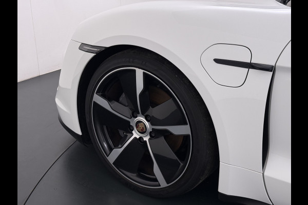 Porsche Taycan Panoramadak Sport chrono pakket Adaptieve luchtvering Bose®-Audio Apple Carplay Android Auto Navi Ecc Camera Pdc Comfortstoelen Stoelverwarming Elek.Achterklep Lmv Led Elek.Stoelen DAB Lane Change Assist ParkAssistent SOH 90% 1e Eigenaar Origineel Nederlandse Auto