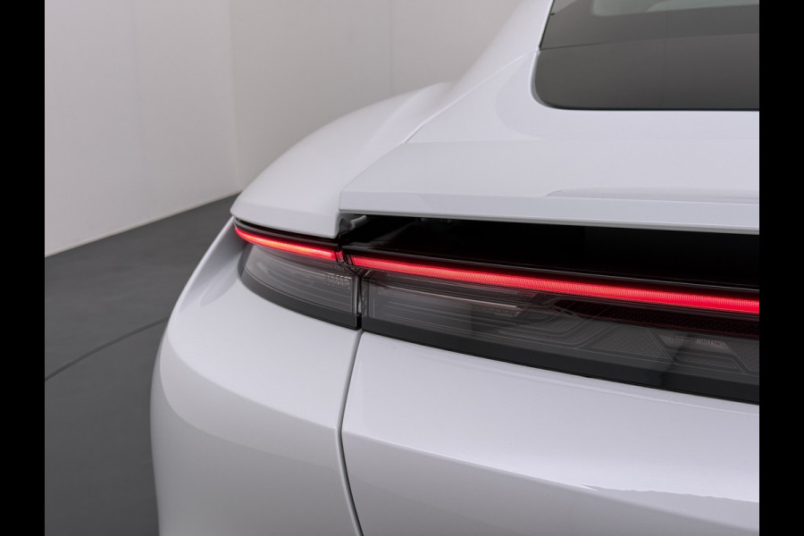 Porsche Taycan Panoramadak Sport chrono pakket Adaptieve luchtvering Bose®-Audio Apple Carplay Android Auto Navi Ecc Camera Pdc Comfortstoelen Stoelverwarming Elek.Achterklep Lmv Led Elek.Stoelen DAB Lane Change Assist ParkAssistent SOH 90% 1e Eigenaar Origineel Nederlandse Auto