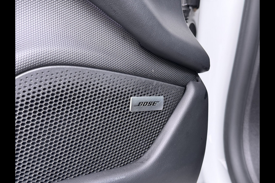 Porsche Taycan Panoramadak Sport chrono pakket Adaptieve luchtvering Bose®-Audio Apple Carplay Android Auto Navi Ecc Camera Pdc Comfortstoelen Stoelverwarming Elek.Achterklep Lmv Led Elek.Stoelen DAB Lane Change Assist ParkAssistent SOH 90% 1e Eigenaar Origineel Nederlandse Auto