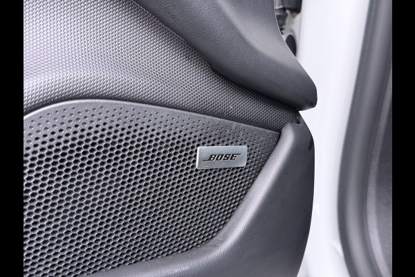 Porsche Taycan Panoramadak Sport chrono pakket Adaptieve luchtvering Bose®-Audio Apple Carplay Android Auto Navi Ecc Camera Pdc Comfortstoelen Stoelverwarming Elek.Achterklep Lmv Led Elek.Stoelen DAB Lane Change Assist ParkAssistent SOH 90% 1e Eigenaar Origineel Nederlandse Auto