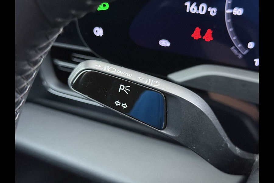 Porsche Taycan Panoramadak Sport chrono pakket Adaptieve luchtvering Bose®-Audio Apple Carplay Android Auto Navi Ecc Camera Pdc Comfortstoelen Stoelverwarming Elek.Achterklep Lmv Led Elek.Stoelen DAB Lane Change Assist ParkAssistent SOH 90% 1e Eigenaar Origineel Nederlandse Auto
