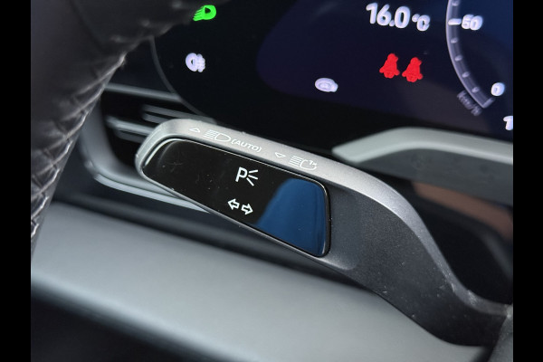 Porsche Taycan Panoramadak Sport chrono pakket Adaptieve luchtvering Bose®-Audio Apple Carplay Android Auto Navi Ecc Camera Pdc Comfortstoelen Stoelverwarming Elek.Achterklep Lmv Led Elek.Stoelen DAB Lane Change Assist ParkAssistent SOH 90% 1e Eigenaar Origineel Nederlandse Auto