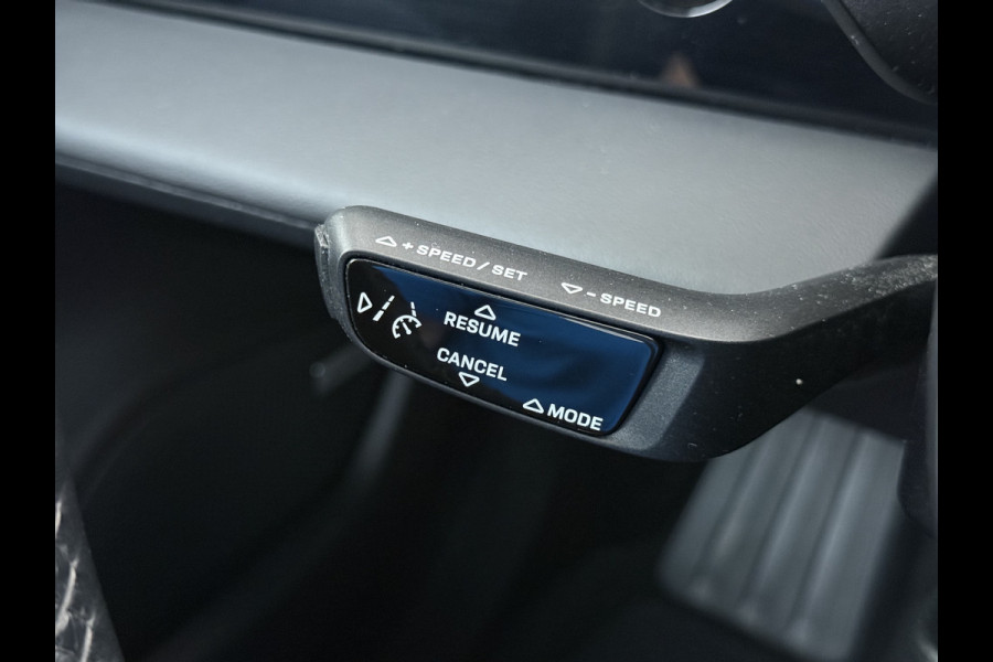 Porsche Taycan Panoramadak Sport chrono pakket Adaptieve luchtvering Bose®-Audio Apple Carplay Android Auto Navi Ecc Camera Pdc Comfortstoelen Stoelverwarming Elek.Achterklep Lmv Led Elek.Stoelen DAB Lane Change Assist ParkAssistent SOH 90% 1e Eigenaar Origineel Nederlandse Auto